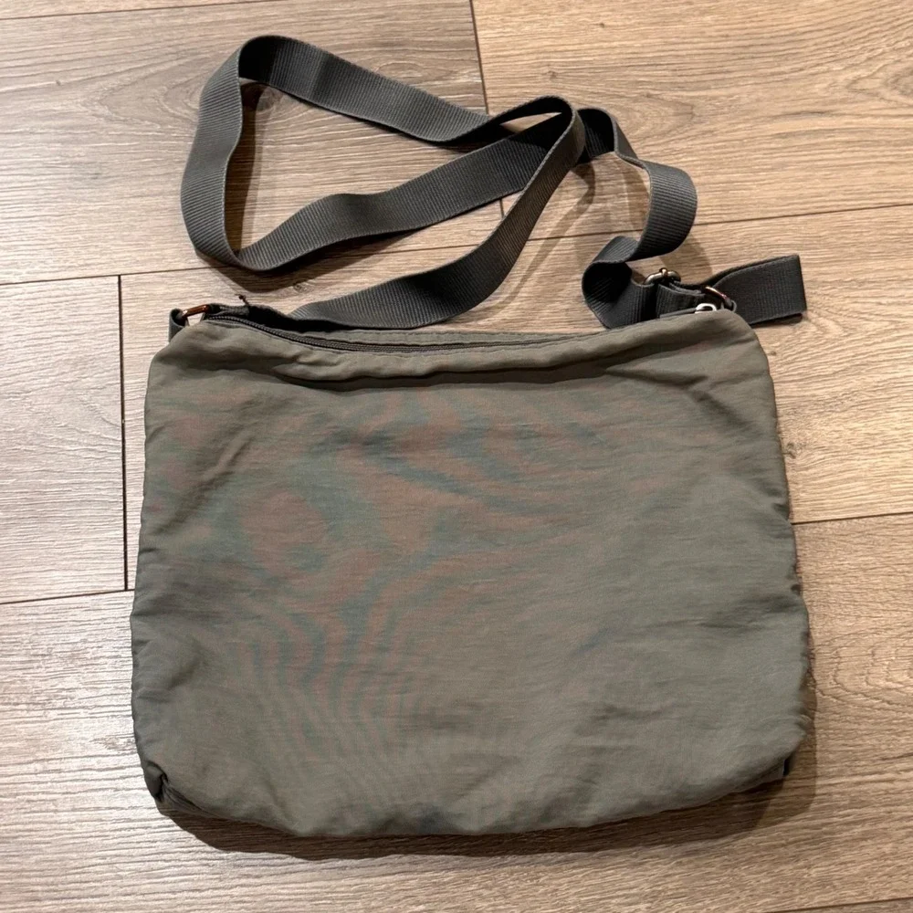 Baggallini Crossbody Bag Olive Green Nylon Travel Messenger Shoulder Bag Pocket
